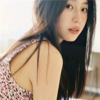 三个带面纱的女子